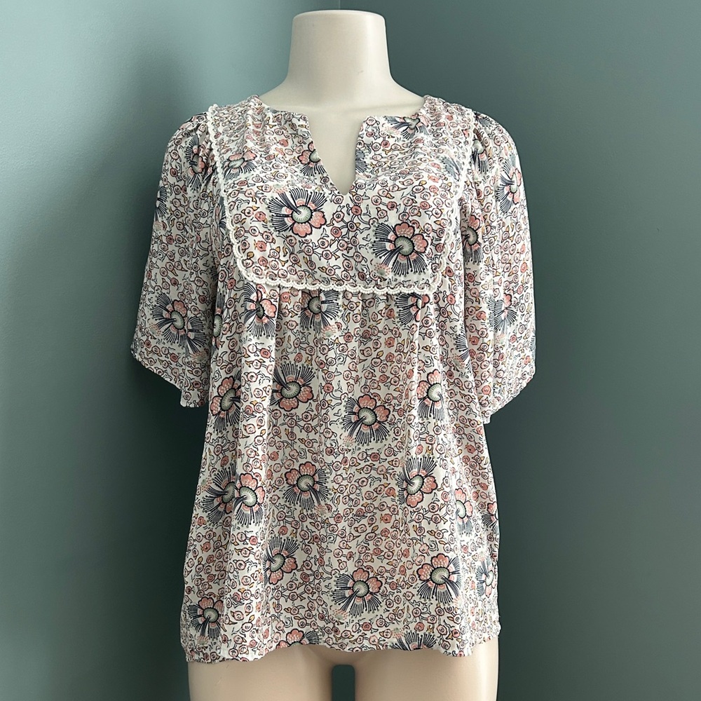 LOFT Floral Lace Short Flutter Sleeve Blouse Size Small